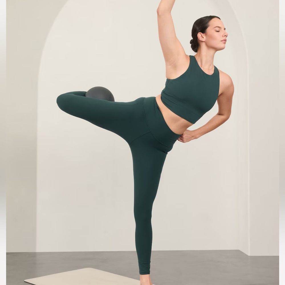 NWT SALUTATION STASH HIGH RISE LEGGING from Athleta in Cypress